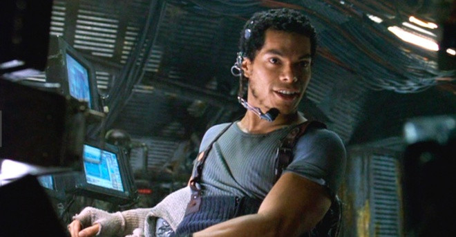  Marcus Chong và loạt The Matrix: Ở The Matrix (1999), Tank (Marcus Chong) là một nhân vật quan trọng. Nhưng khi anh đòi hỏi con số 1 triệu USD để trở lại, nhà đầu tư chỉ đồng ý mức 400.000 USD. Đôi bên không đạt được thỏa thuận, và Tank bị tiết lộ là đã thiệt mạng. Ê-kíp thay thế anh bằng nhân vật Link (em trai Tank) của Harold Perrinau. Năm 2003, Chong thậm chí đã đâm đơn kiện nhà sản xuất, nhưng thất bại.