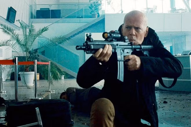 Tom Cruise, Bruce Willis tung mat vai vi qua tham tien cat-xe