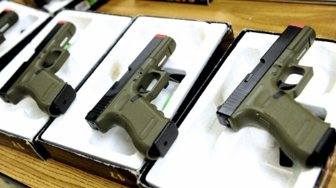 Nga đã mua 2 lô Glock 17 và 26 trang bị cho đội đặc nhiệm thuộc Bộ Quốc phòng.