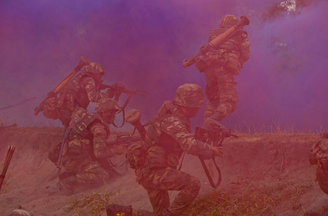 Lính Hải quân Malaysia trong cuộc tập trận đổ bộ đường biển với Hải quân Mỹ.