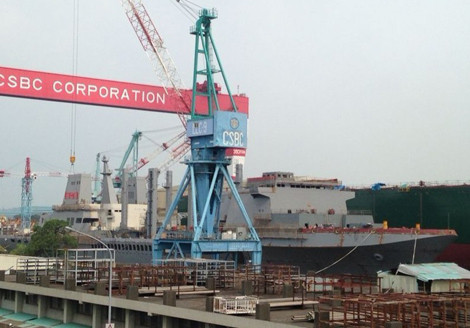 Tàu tiếp tế viễn dương siêu lớn đang được đóng.