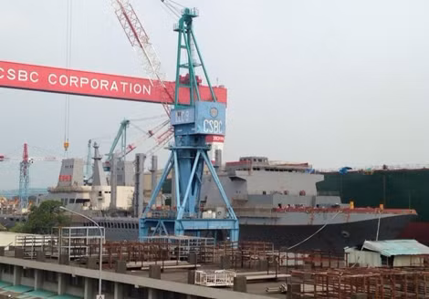 Tàu tiếp tế viễn dương siêu lớn đang được đóng.