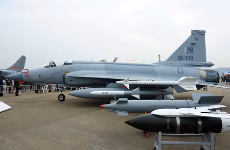 JF-17 có khả năng mang nhiều loại vũ khí tấn công chính xác cao.