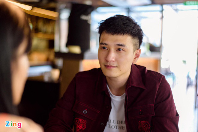 Trong Cầu vồng tình yêu, Huỳnh Anh vào vai Khánh Lâm - cậu học trò dành nhiều tình cảm cho cô giáo Mộc Miên (Hồng Diễm thủ vai). Trong phim, Huỳnh Anh được đánh giá làm tròn vai dù vai diễn của anh không có nhiều dấu ấn. Sau Cầu vồng tình yêu, nam diễn viên góp mặt trong Cả một đời ân oán, Chạy trốn thanh xuân. Dù vậy, đa số khán giả nhận xét diễn xuất của anh không có bước đột phá, đôi khi là bị đơ, không lấy được sự đồng cảm từ người xem.