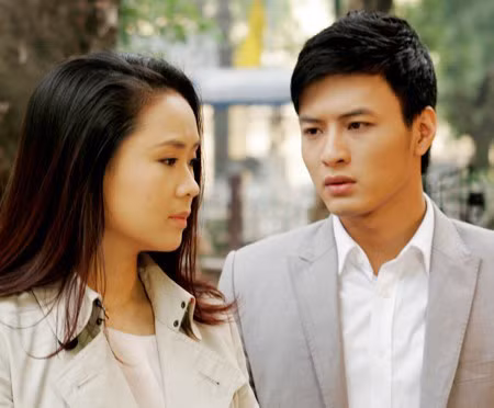 Không sai khi nói Cầu vồng tình yêu đưa tên tuổi của Hồng Diễm đến gần hơn với khán giả. Cô vào vai nữ chính Mộc Miên - cô gái đa sầu, đa cảm. Hiện tại, nhiều người vẫn gọi Hồng Diễm với cái tên trong Cầu vồng tình yêu. Thời điểm bộ phim công chiếu, đa phần người xem dành lời khen cho nữ diễn viên nhờ diễn xuất nhẹ nhàng, truyền cảm và gương mặt xinh đẹp, dịu dàng.