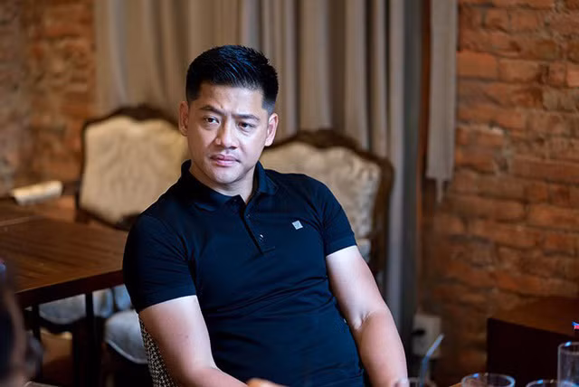 Bạn diễn của Đan Lê trong Cầu vồng tình yêu - diễn viên Hải Anh là gương mặt điển trai của màn ảnh Việt. Sau thành công khi hợp tác với đạo diễn Vũ Hồng Sơn, Hải Anh tiếp tục khẳng định mình qua vai phản diện trong Hoa nở trái mùa của đạo diễn Khải Anh. Hiện tại, anh không còn xuất hiện nhiều trên màn ảnh mà tập trung cho công việc kinh doanh thời trang. Khác với nhiều diễn viên khác, Hải Anh ít tham gia sự kiện giải trí và sống kín tiếng.