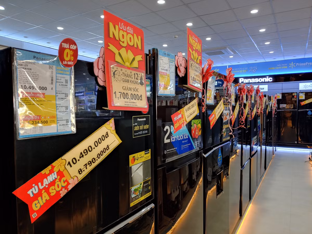 Tivi, may giat, tu lanh giam gia soc cuoi nam-Hinh-3