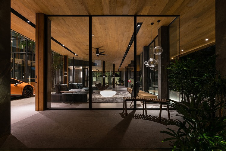 Choang ngop biet thu chua duoc 7 sieu xe cua dai gia Sai Gon-Hinh-3