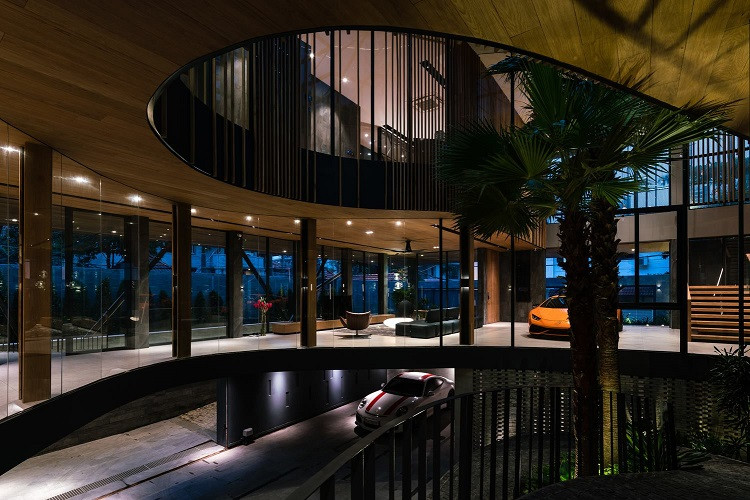 Choang ngop biet thu chua duoc 7 sieu xe cua dai gia Sai Gon-Hinh-4