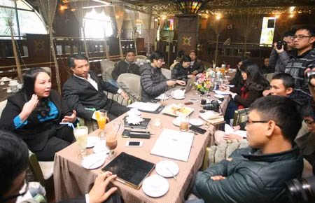 Bà Phạm Thị Thanh Ngọc, người được một tờ báo gán cho biệt danh “kiều nữ hiếp taxi” đã có buổi gặp mặt báo chí.