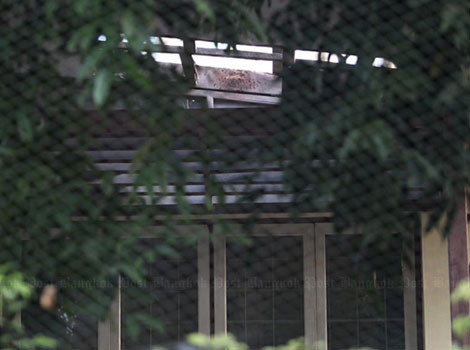 Vào nửa đêm hôm 14/1, một vụ nổ bom xảy ra ở tư dinh nhà ông Abhisit Vejjajiva.