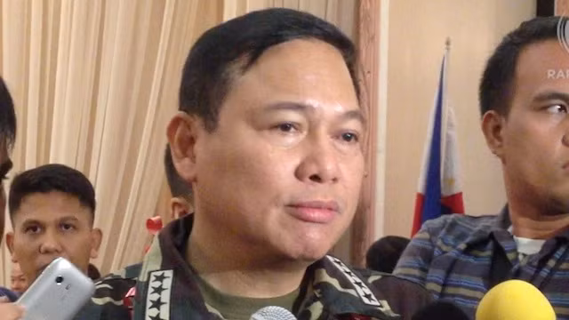 Tướng Emmanuel Bautista trả lời phóng viên hôm 15/1.