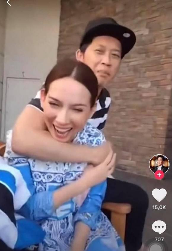 NSUT Hoai Linh phan ung sao khi Phi Nhung boc bach suyt lam vo?