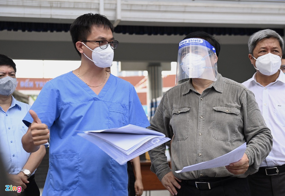 br/> Thủ tướng đánh giá cao mô hình của cơ sở này và yêu cầu các nhân viên y tế tiếp tục nỗ lực, điều trị bệnh nhân từ sớm, từ xa, hạn chế trường hợp chuyển nặng, tử vong.