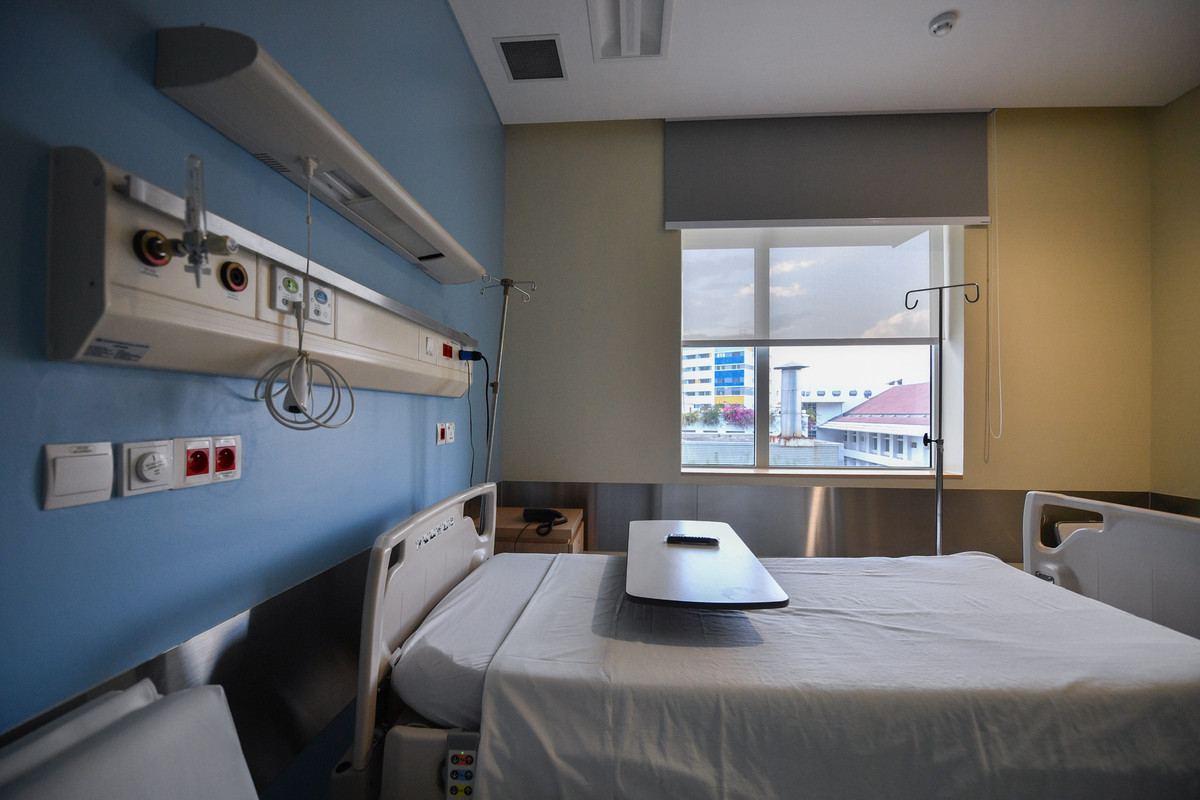 Trong tuần qua, bệnh viện triển khai lắp đặt thêm bình oxy nén hóa lỏng để kịp thời điều trị bệnh nhân. "Oxy sẽ không thiếu, điều lo lắng của chúng tôi là phải xây dựng hệ thống máy thở tốt hơn", bà Phạm Thị Thanh Mai cho biết thêm.