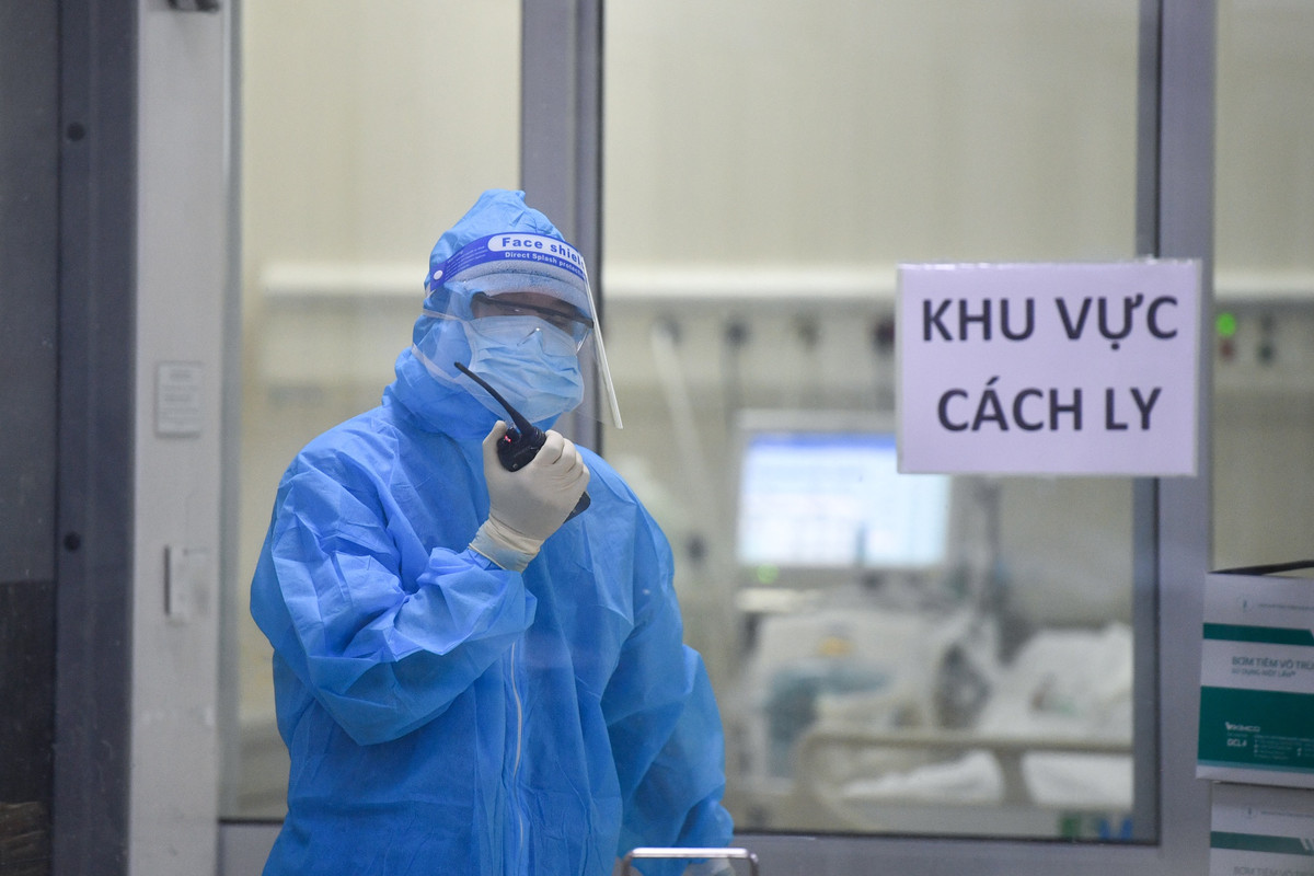 Sau khi được UBND và Sở Y tế TP.HCM chấp thuận, Bệnh viện FV (quận 7) chính thức tham gia vào công tác điều trị bệnh nhân COVID-19. Đây là một trong 6 bệnh viện tư nhân trên địa bàn thành phố đang triển khai điều trị COVID-19.