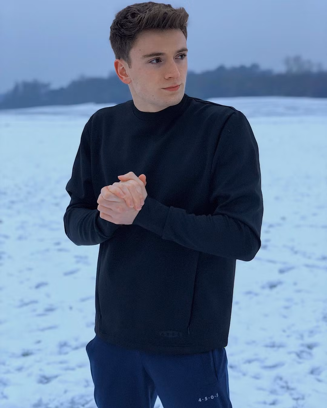 7 van dong vien Olympic Tokyo mac sanh dieu nhat-Hinh-48