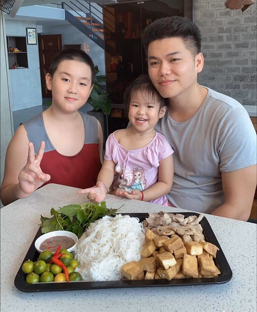 Le Phuong bi xoc xiem “suot ngay an ngon” mua dich-Hinh-4