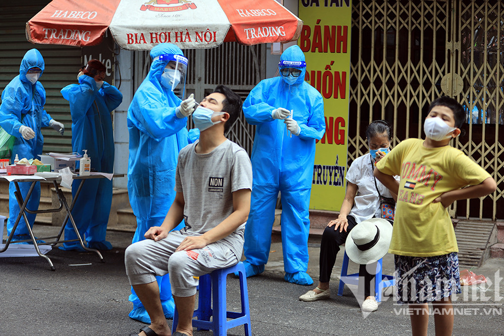 Chuyen gia noi ve giai phap cat nguon lay COVID-19 o Ha Noi