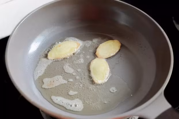 Cho vai lat loai cu nay vao, nem ran gion rum, dau khong can den-Hinh-2