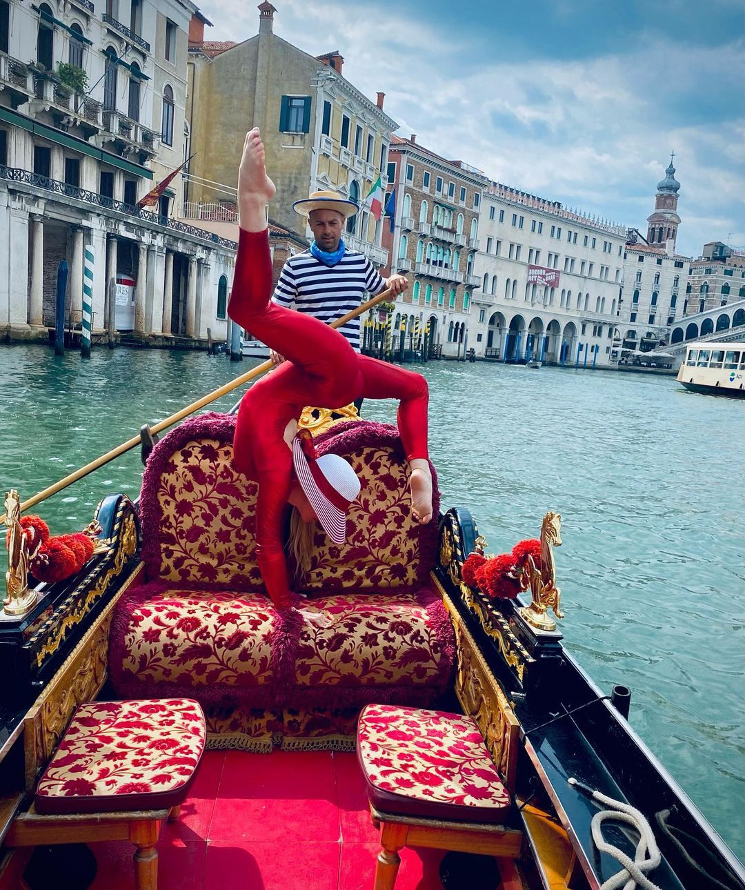 Năm 2021, nữ nghệ sĩ đăng ký tham gia chương trình tìm kiếm tài năng Go-Big Show và lọt vào vòng bán kết.