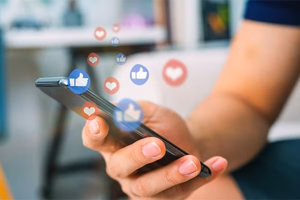 4 kiểu thả thính phụ nữ cứ nghĩ hay ho nào ngờ phản cảm - Hình 2 4 kieu tha thinh phu nu cu nghi hay ho nao ngo phan cam-Hinh-2