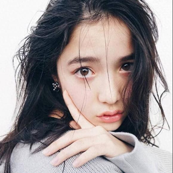 4. Naomi Yamada, người mẫu lai Nhật - Pháp. Cô là người mẫu độc quyền của một tạp chí thời trang và làm đẹp của Nhật. Naomi Yamada sở hữu khuôn mặt của các nhân vật truyện tranh dễ thương tuyệt đẹp. Cô còn được bình chọn là một trong top 10 người mẫu đẹp nhất nước ngoài.