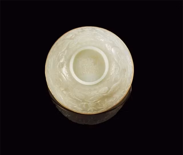 Can canh BST quy cua Nam Phuong Hoang hau: 1 chiec bat gia... hon 20 ty-Hinh-3