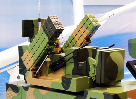 FK-1000 trang bị 2 pháo 23mm, 12 tên lửa phòng không và 2 radar ở trước và sau bệ pháo.