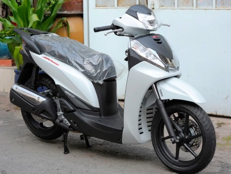 Xe tay ga Honda SH300i xe ga phan khoi lon sap len doi o VN