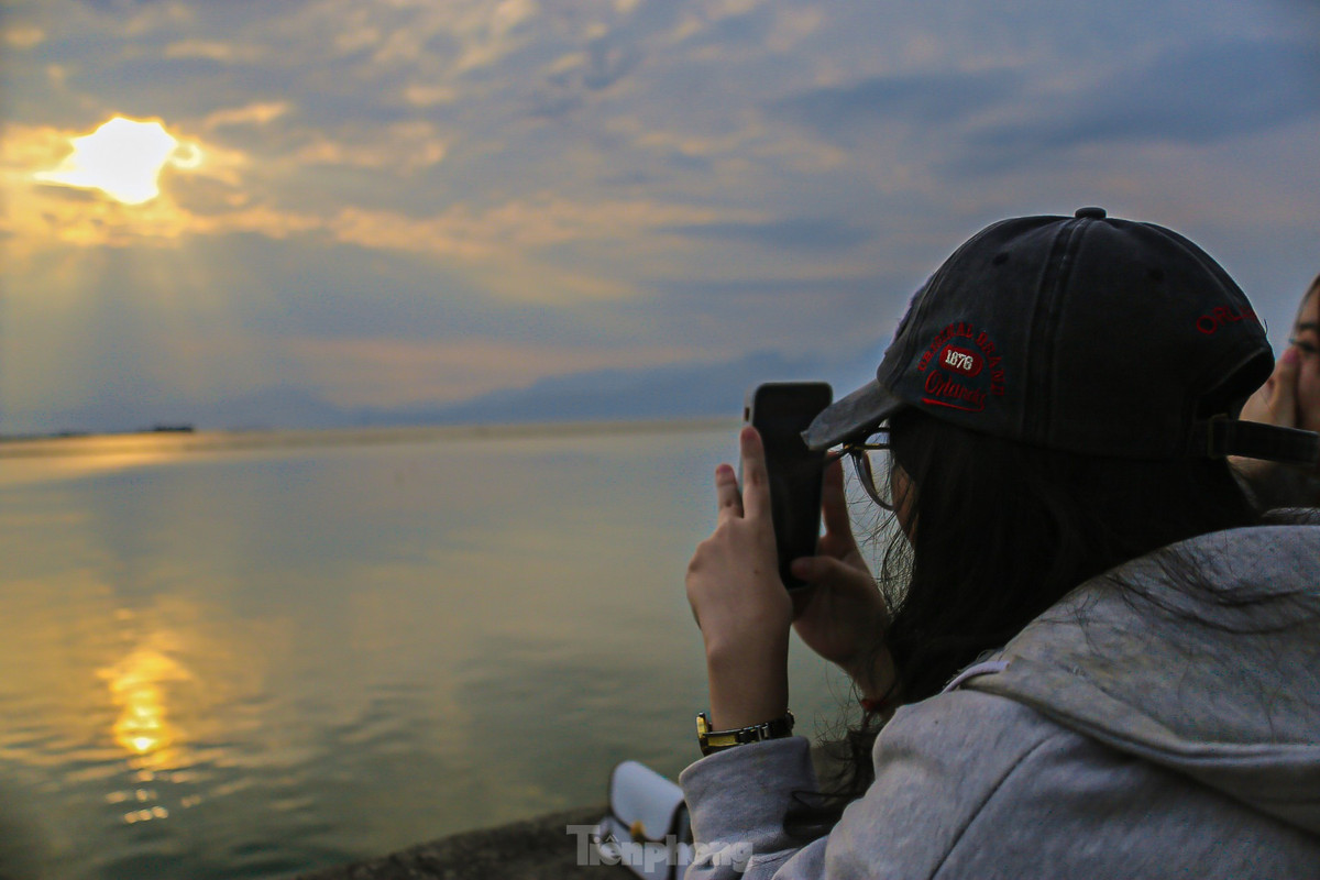 Khi hoàng hôn vừa ló dạng là lúc nhiều bạn trẻ vội cầm máy để bắt những khoảnh khắc…