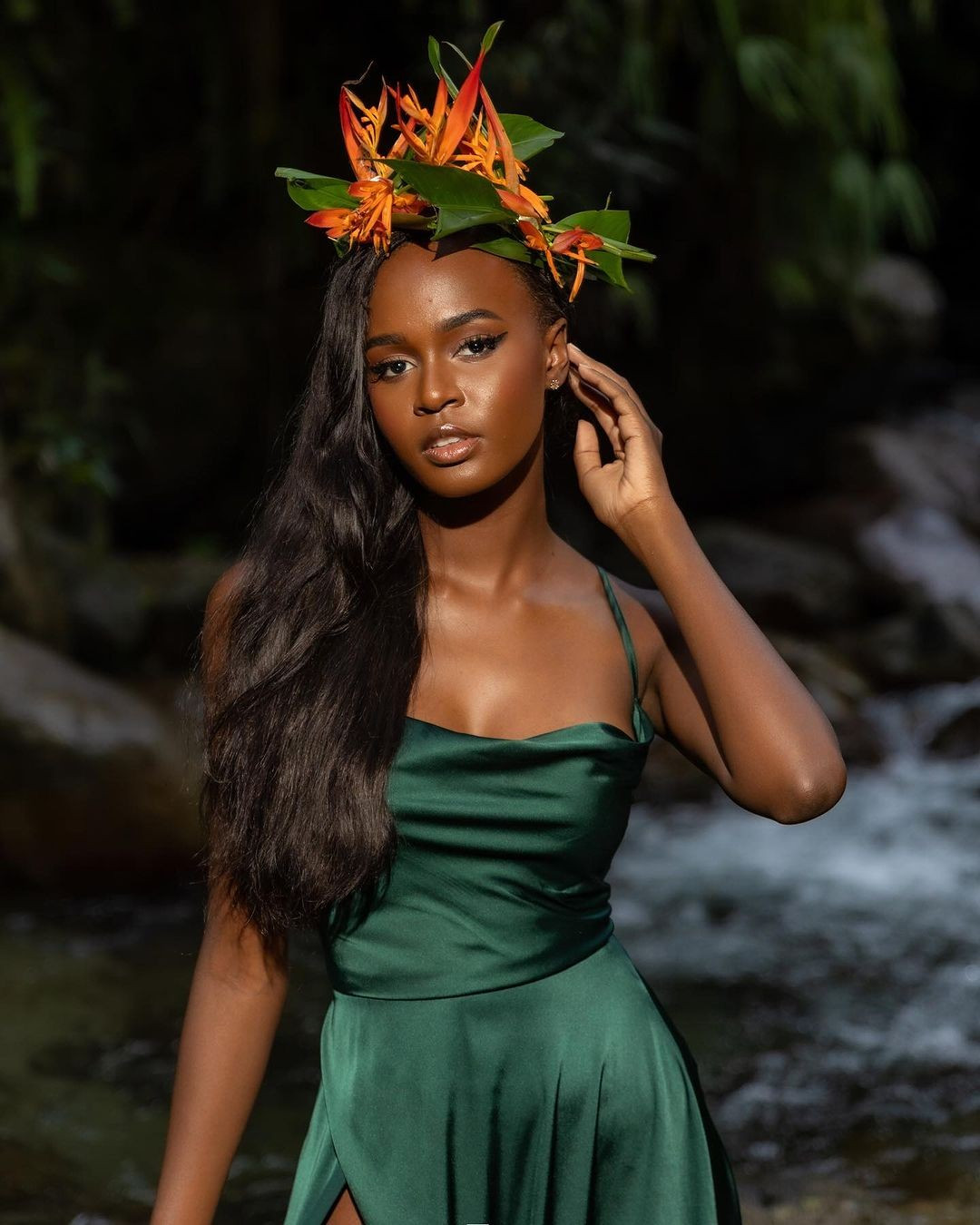 Người đẹp có sở thích đạp xe, leo núi, đi bộ đường dài và hát với guitar và piano.