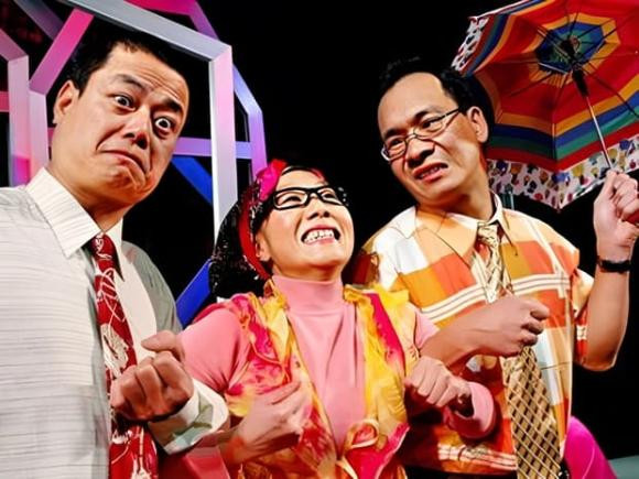 Trước quyết định này, Xuân Tùng bị day dứt và nói vui "đi qua Nhà hát không dám vào vì nhớ nao lòng".