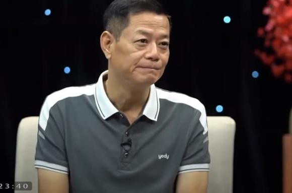  Gần đây, Xuân Tùng tham gia vở Hồn Trương Ba da hàng thịt cùng Hương Thủy, Kim Oanh, Chiều Xuân… được khán giả đón nhận tích cực sau bốn tháng trời luyện tập vất vả.