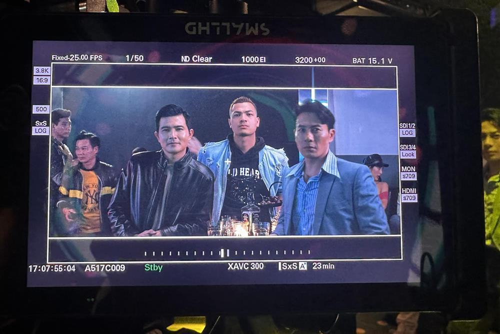 ũ Tuấn Việt là cái tên gây chú ý gần đây khi anh vừa kết hôn với nữ diễn viên Kim Oanh "Những cô gái trong thành phố", đồng thời anh cũng đang tham gia phim giờ vàng "Trạm cứu hộ trái tim" đóng cùng Hồng Diễm, Thúy Diễm, Quang Sự, Thanh Long,...