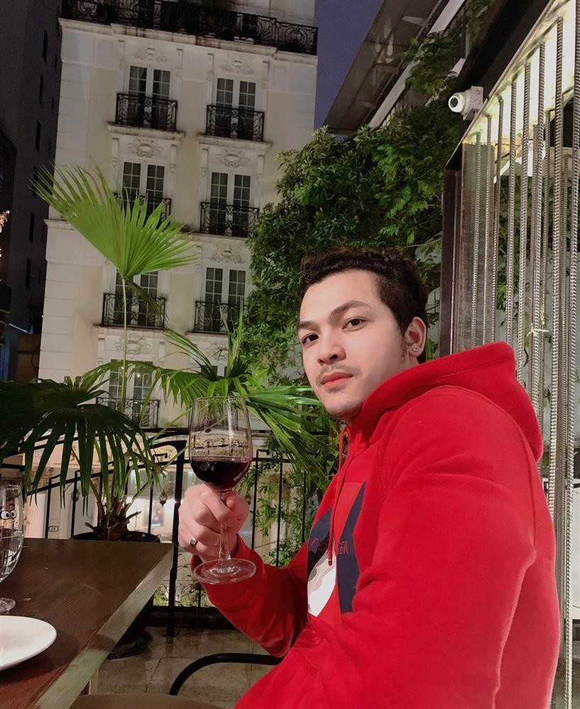 br/>Trước khi xuất hiện trong phim VFC, Vũ Tuấn Việt còn tham gia diễn xuất trong một số phim như: Cầu vồng không sắc, Lạc giới, Lôi báo, Người bất tử...