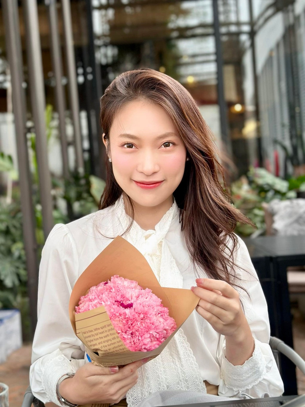 Đầu năm 2023, nữ MC mua thêm căn nhà ở TPHCM. Cô cho biết vì đặc thù công việc phải di chuyển nhiều giữa Hà Nội và TPHCM nên quyết định mua căn nhà ở đây. Mặc dù chưa hoàn toàn Nam tiến, song Khánh Vy cho biết thích thời tiết ấm áp tại miền Nam và muốn đưa gia đình vào tránh rét mỗi dịp mùa đông khắc nghiệt.