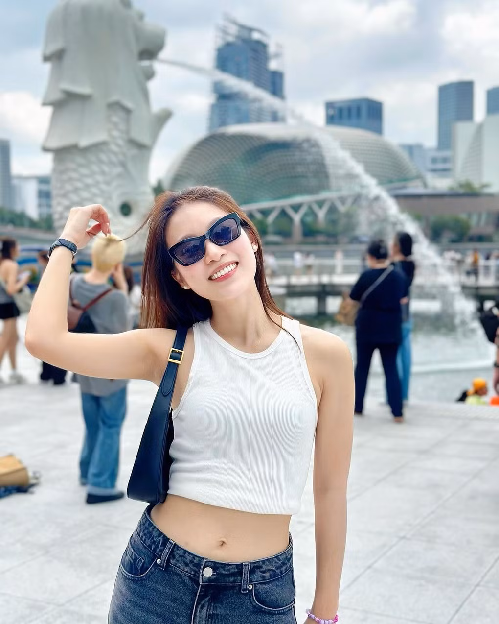 Nhờ sự nghiệp thành công ở tuổi đời còn rất trẻ, Khánh Vy trở thành hình mẫu, "thần tượng" của nhiều học sinh, sinh viên. Cô được xem là tấm gương cho các bạn trẻ nỗ lực phát triển bản thân, trau dồi kiến thức, có thêm năng lượng sống tích cực.