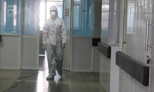 Khu vực điều trị cho bệnh nhân nghi nhiễm Ebola - Ảnh: Trường Trung.