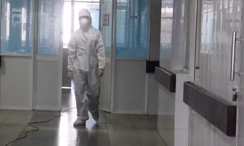 Khu vực điều trị cho bệnh nhân nghi nhiễm Ebola - Ảnh: Trường Trung.