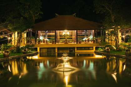 Khu nhà bình yên bên hồ nước và thiên nhiên, nơi gia chủ lắng tiếng chim hót, ngắm hoa nở, tìm sự thanh tịnh cho tâm hồn.