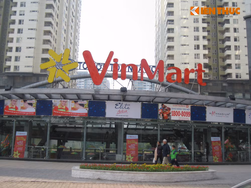 Hôm nay (20/11), 9 siêu thị và cửa hàng tiện ích đầu tiên trong hệ thống chuỗi 100 siêu thị VinMart và 1.000 cửa hàng tiện ích VinMart+ bắt đầu hoạt động.