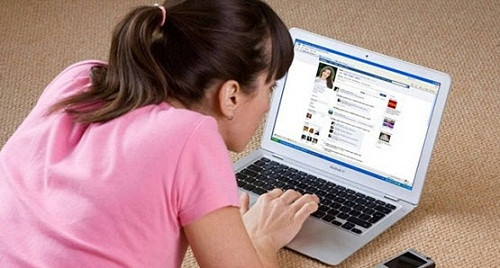 "Khoảng 30% người dân Mỹ tiếp nhận tin tức, cập nhật thông tin báo chí thông qua Facebook" .