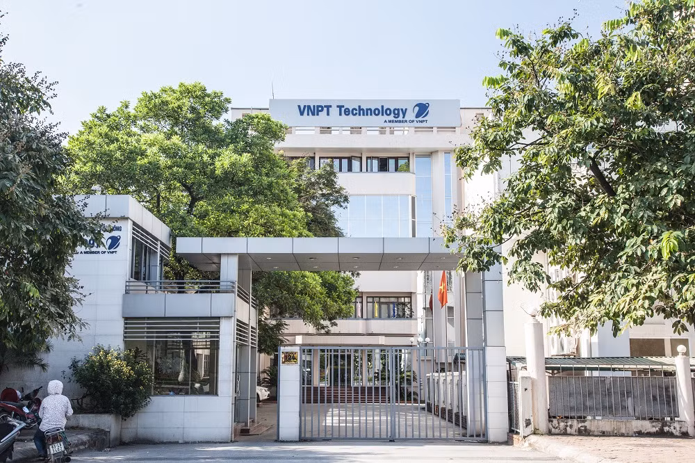 Trong hình là VNPT Technology tại Hà Nội. Ngoài ra, công ty kế hoạch đưa vào hoạt động nhà máy tiếp theo tại Khu Công nghệ cao Hòa Lạc- Hà Nội trong năm 2015.