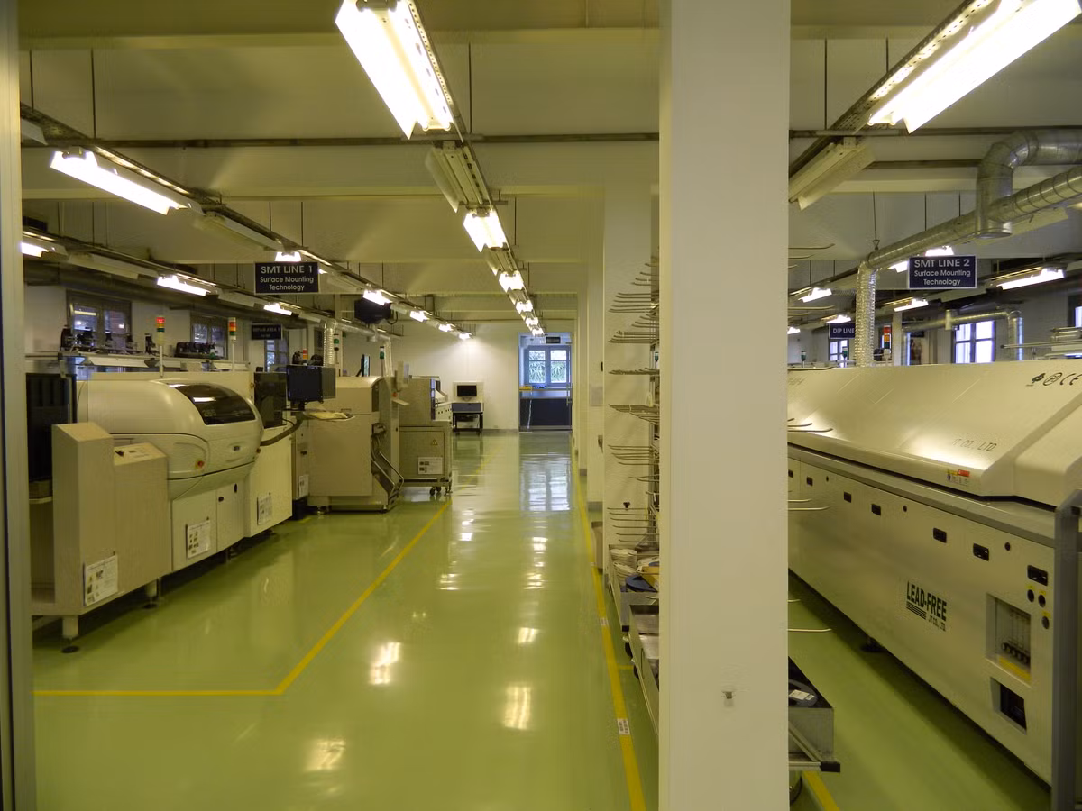 Điện thoại VIVAS Lotus S2 được sản xuất tại nhà máy đặt ở Hà Nội.