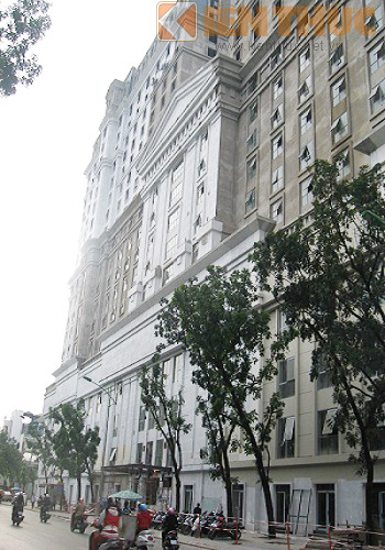 Từ tầng 2 đến tầng 5 khu nhà sẽ được dùng làm khu văn phòng cao ốc. Tầng 6 đến 11 là khu dân cư, trả lại cho các hộ dân đang sở hữu căn hộ cũ tại D2 Giảng Võ. Tầng 12 trở lên sẽ là căn hộ thương mại cao cấp.