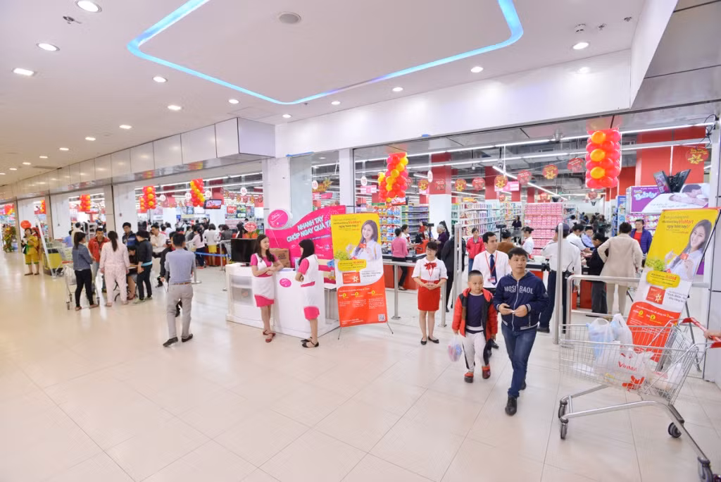 Đây là thương hiệu bán lẻ của tập đoàn Vingroup được phát triển trên giá trị trọng tâm là mang tới cho người tiêu dùng những trải nghiệm và giá trị vượt trội khi mua sắm.