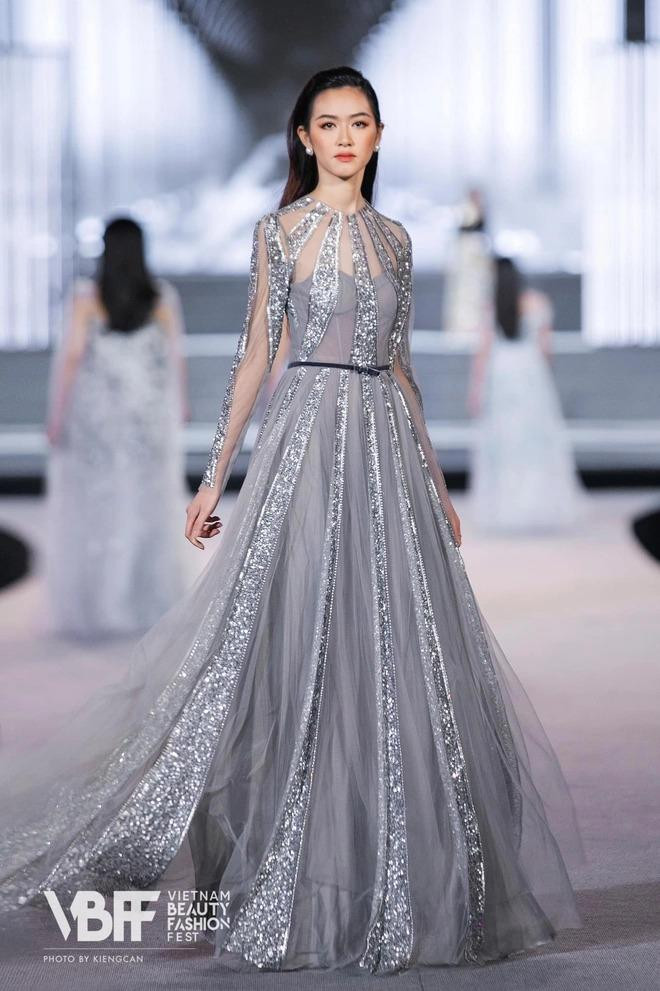 Thi sinh Hoa hau tiet lo diem khac biet luc o nha va khi di thi-Hinh-5