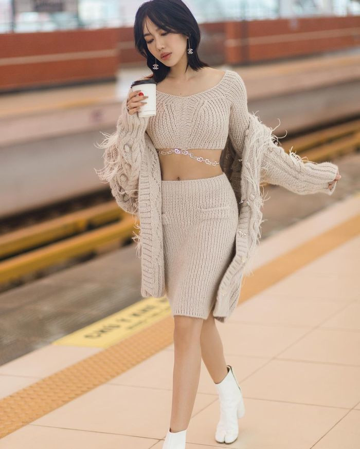 Đông Nhi đụng hàng Vbiz, mẹ một con chưa một lần lép vế - Hình 4 Dong Nhi dung hang Vbiz, me mot con chua mot lan lep ve-Hinh-4