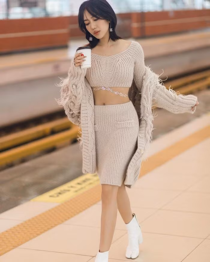 Đông Nhi đụng hàng Vbiz, mẹ một con chưa một lần lép vế - Hình 4 Dong Nhi dung hang Vbiz, me mot con chua mot lan lep ve-Hinh-4